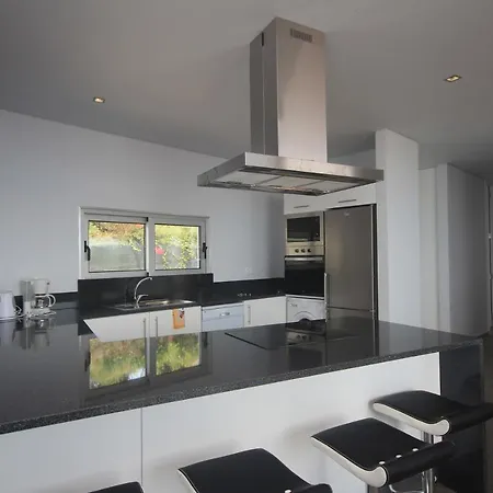 Pinheira Ii Estreito Da Calheta