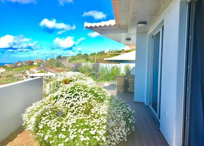 Дом отдыха Pinheira Ii Estreito Da Calheta