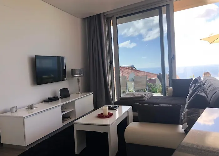 Pinheira Ii Estreito Da Calheta