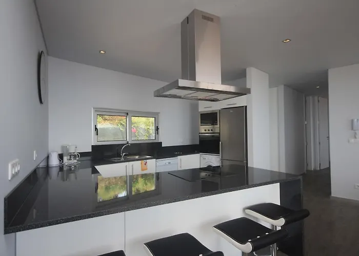 Pinheira Ii Estreito Da Calheta