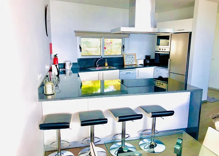 Pinheira Ii Estreito Da Calheta